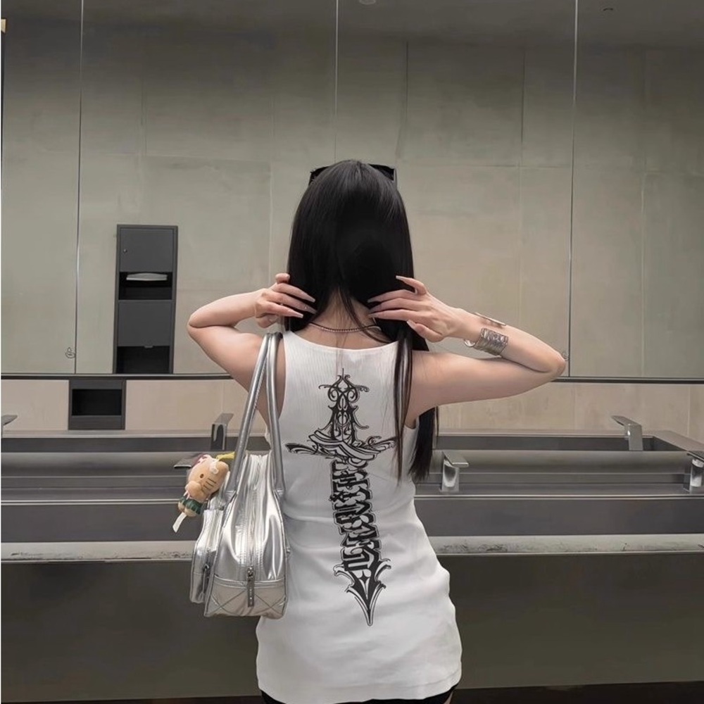 White tank top chrome heart